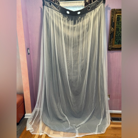 Beautiful single panel curtain - Picture 8 of 8